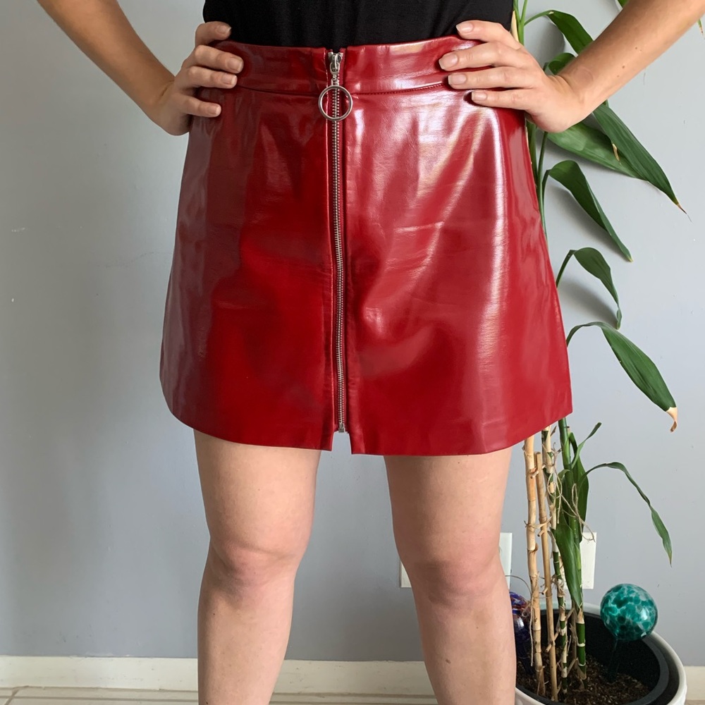 Beautiful Red Patent Vinyl Zip-up Mini Skirt